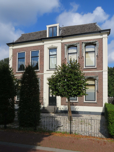 838059 Gezicht op de voorgevel van het pand Zandweg 147 (Huisartsenpraktijk 'De Weerark') te De Meern (gemeente Utrecht).